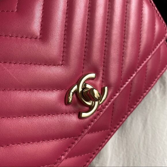 Chanel Trendy CC WOC Chevron Lambskin Wallet On Chain - Pink / light gold - Picture 5 of 14